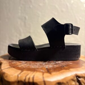 Bryr Black Platform Sandals